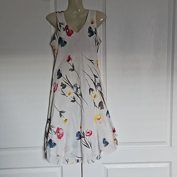CHARLIE B Dresses & Skirts - Charlie B Floral Sleeveless Cotton Midi Dress With Asymmetric Hem Small White